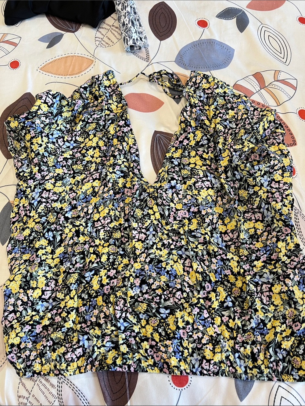 Dynamite Black Floral Tie-Back V-Neck Camisole